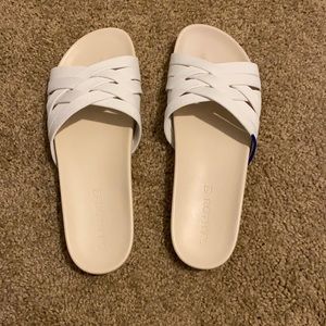 Rothy’s white slides